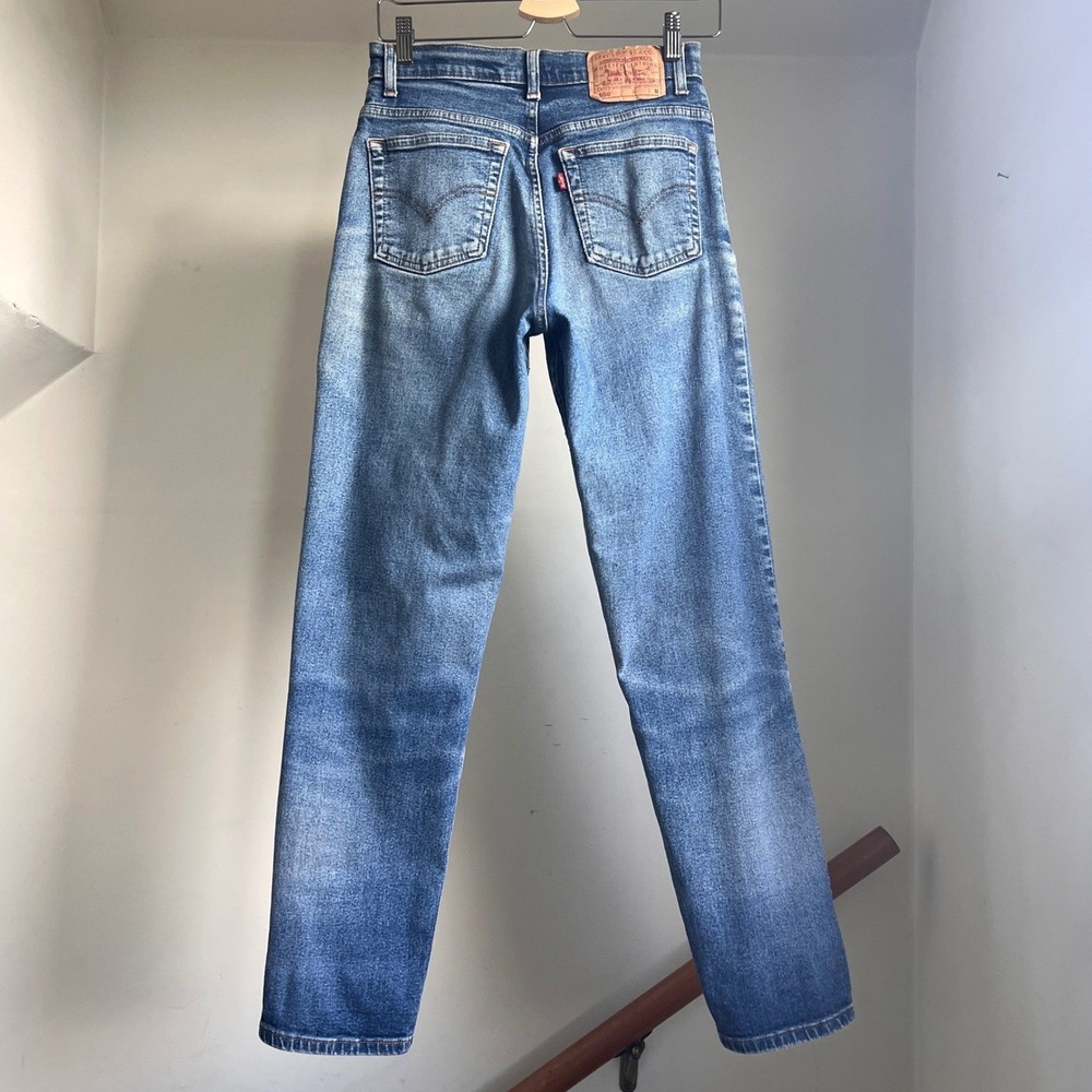 Vintage Levi's 550 Relaxed Fit Jeans Size 28 Medium Blue High Rise Denim